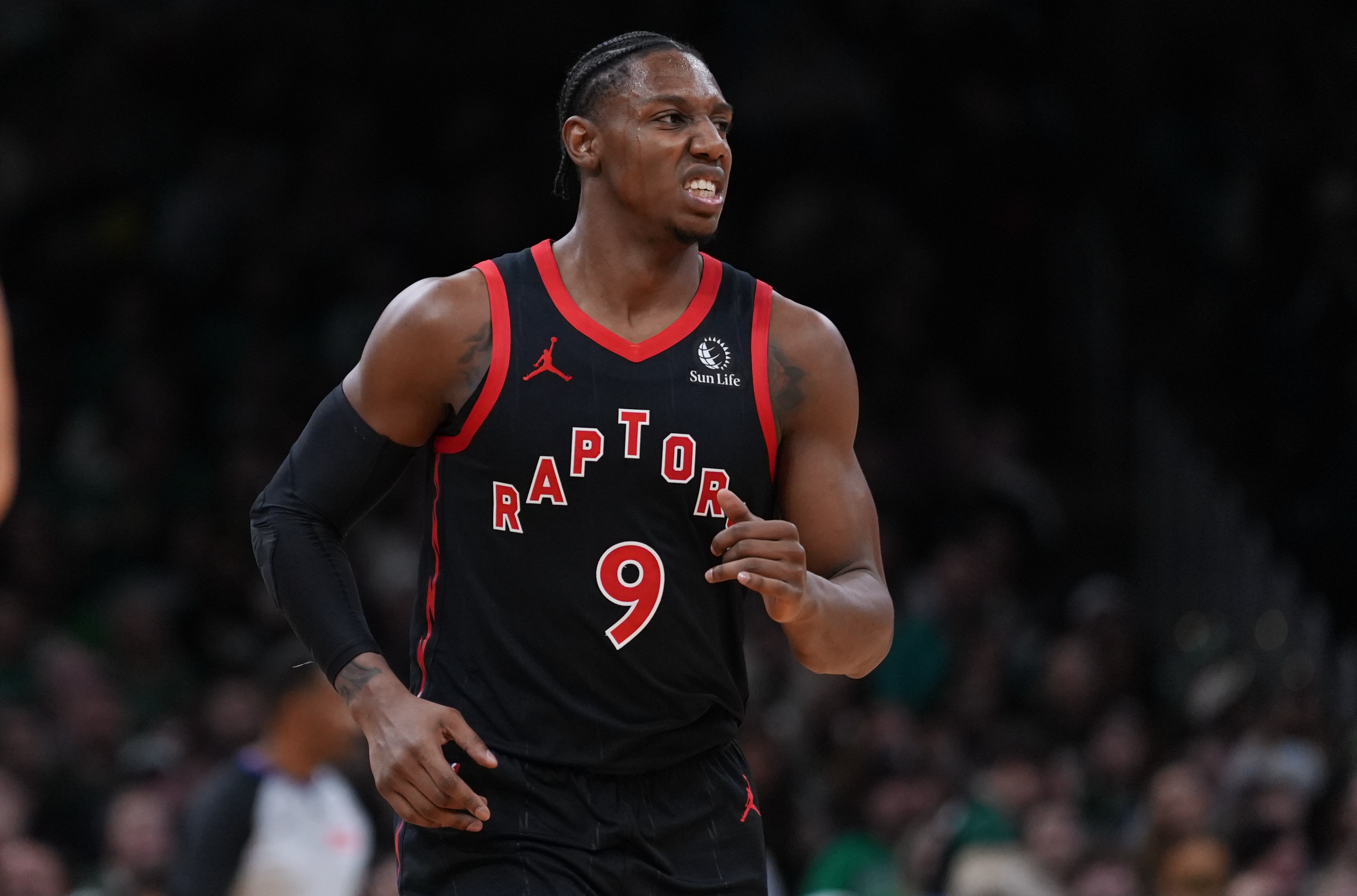 问鼎APP-猛龙总经理谈巴雷特传闻：除非收到官方消息 否则不必为流言费心